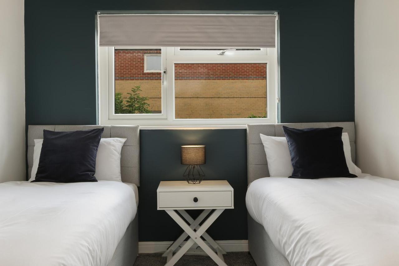 Oaks - Station & Utilita Arena Holiday home